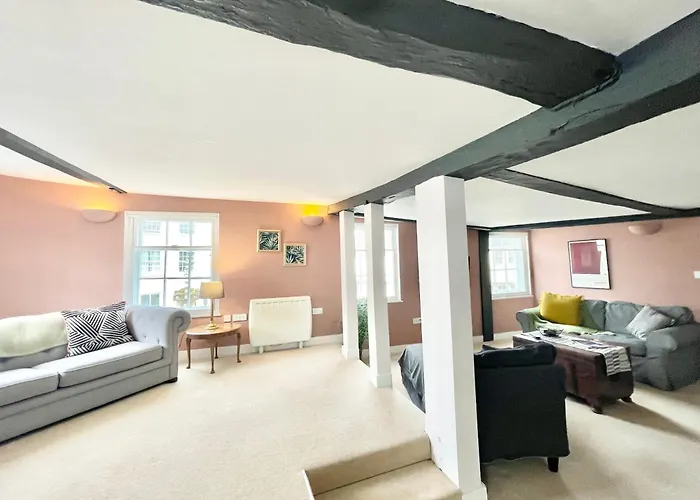 Cathedral Views Stay In Canterbury City Centre