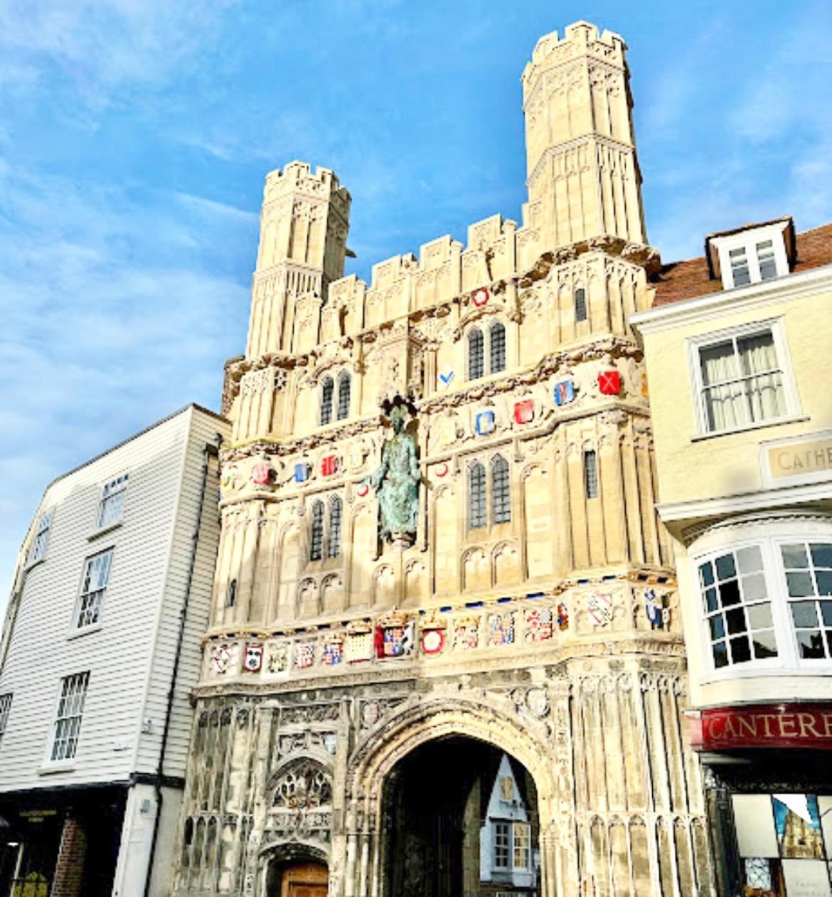 Apartment Cathedral Views In Centre Canterbury